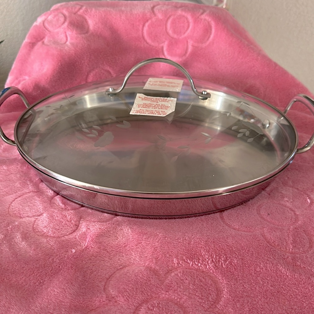Princess House 13" Round with lid
NEW without a box